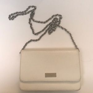 Henri bendel wallet on chain